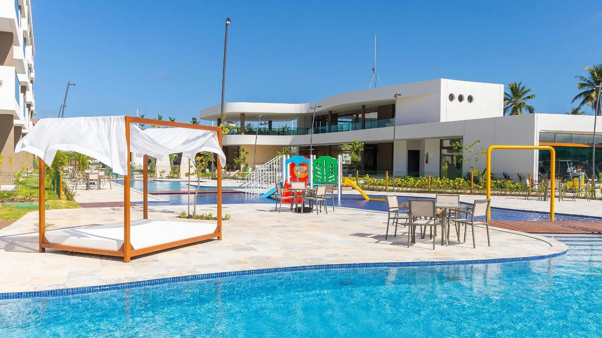 Makia Beach #B103 - Em Muro Alto Por Carpediem Porto de Galinhas Brazil